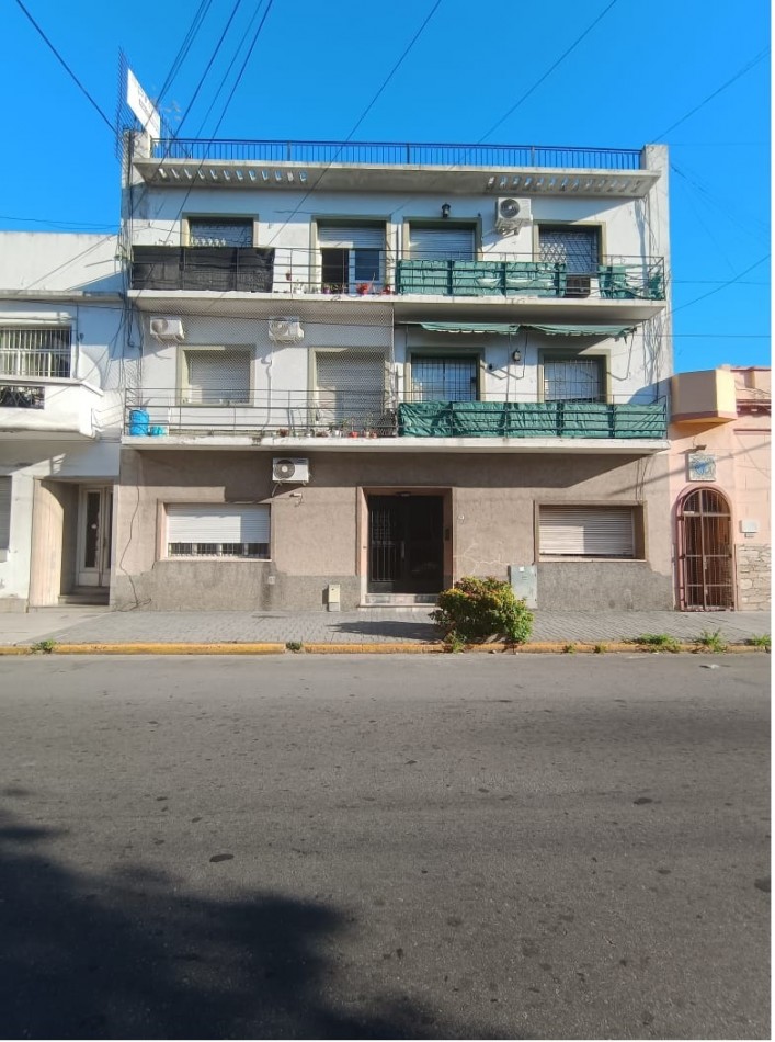 Gran oportunidad de 1ra casa DEPARTAMENTO DE 3 AMB EN AVELLANEDA CENTRO A 5 MINUTOS DE CABA