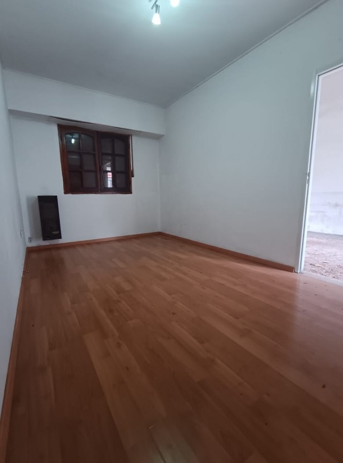 NUEVO VALOR - CASA 4 AMB DE 133 mts2- SOBRE GRAN LOTE DE 8.66 X 60 mts