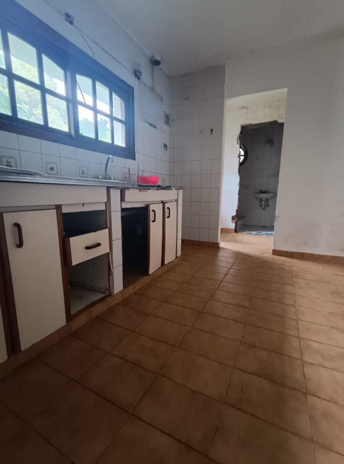 NUEVO VALOR - CASA 4 AMB DE 133 mts2- SOBRE GRAN LOTE DE 8.66 X 60 mts