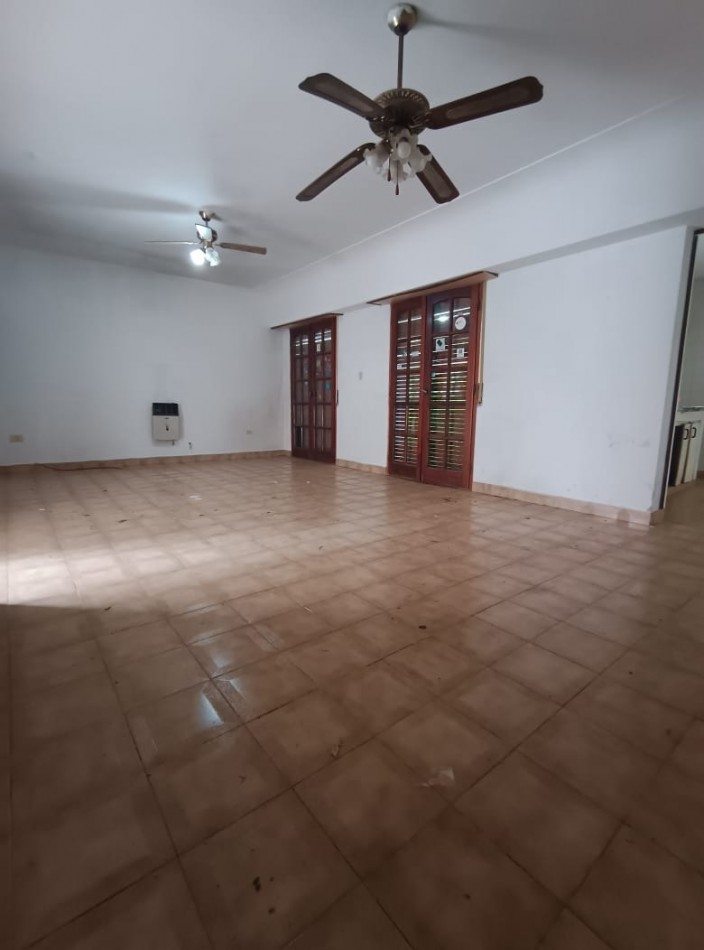 NUEVO VALOR - CASA 4 AMB DE 133 mts2- SOBRE GRAN LOTE DE 8.66 X 60 mts