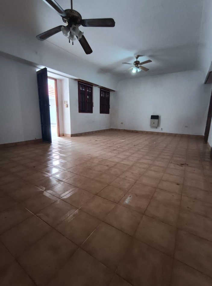 NUEVO VALOR - CASA 4 AMB DE 133 mts2- SOBRE GRAN LOTE DE 8.66 X 60 mts