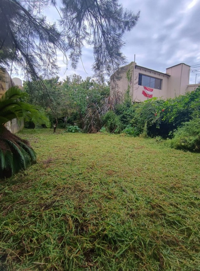 NUEVO VALOR - CASA 4 AMB DE 133 mts2- SOBRE GRAN LOTE DE 8.66 X 60 mts