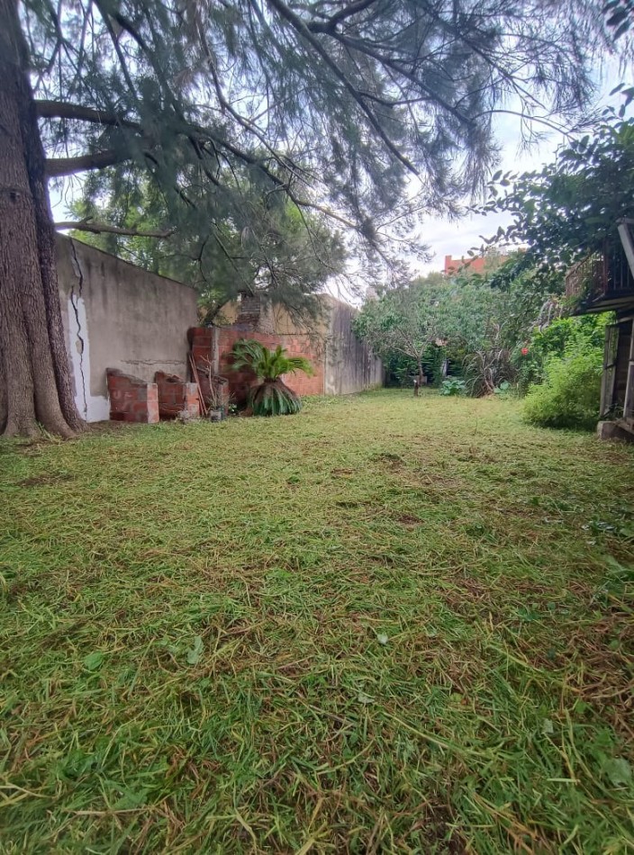 NUEVO VALOR - CASA 4 AMB DE 133 mts2- SOBRE GRAN LOTE DE 8.66 X 60 mts