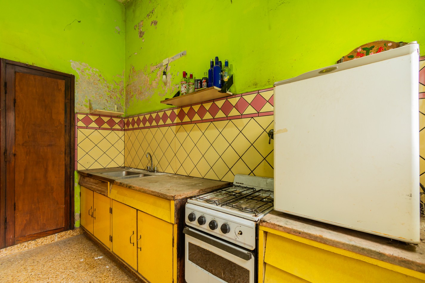 NUEVO VALOR- GRAN OPORTUNIDAD: CASA DE 2 PLANTAS CON LOCAL EN ESQUINA PARA ALQUILAR