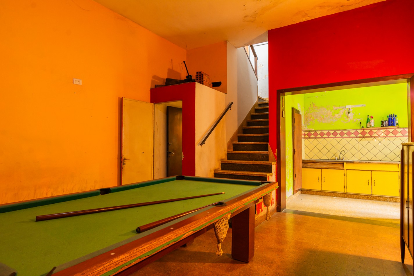 NUEVO VALOR- GRAN OPORTUNIDAD: CASA DE 2 PLANTAS CON LOCAL EN ESQUINA PARA ALQUILAR
