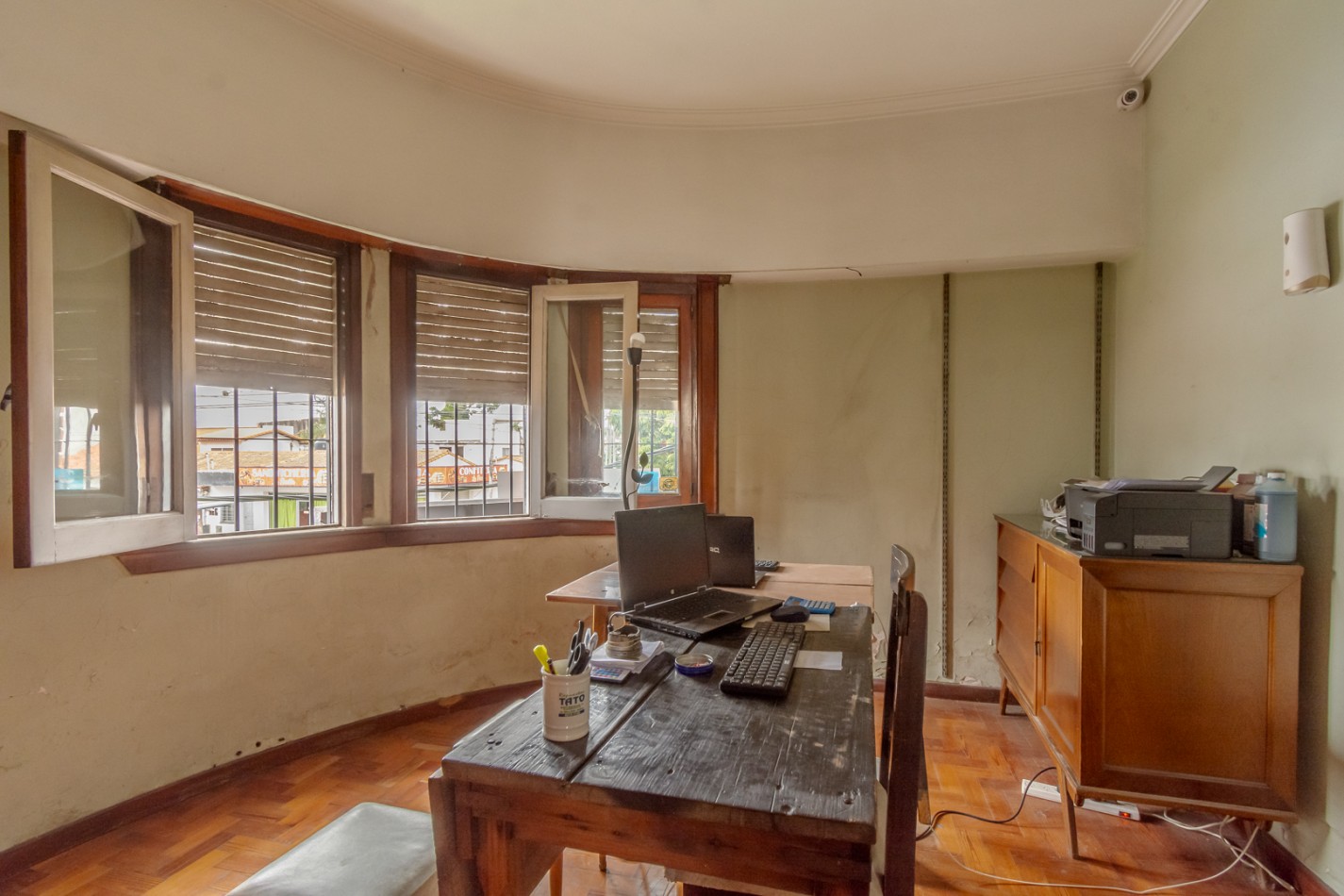 NUEVO VALOR- GRAN OPORTUNIDAD: CASA DE 2 PLANTAS CON LOCAL EN ESQUINA PARA ALQUILAR