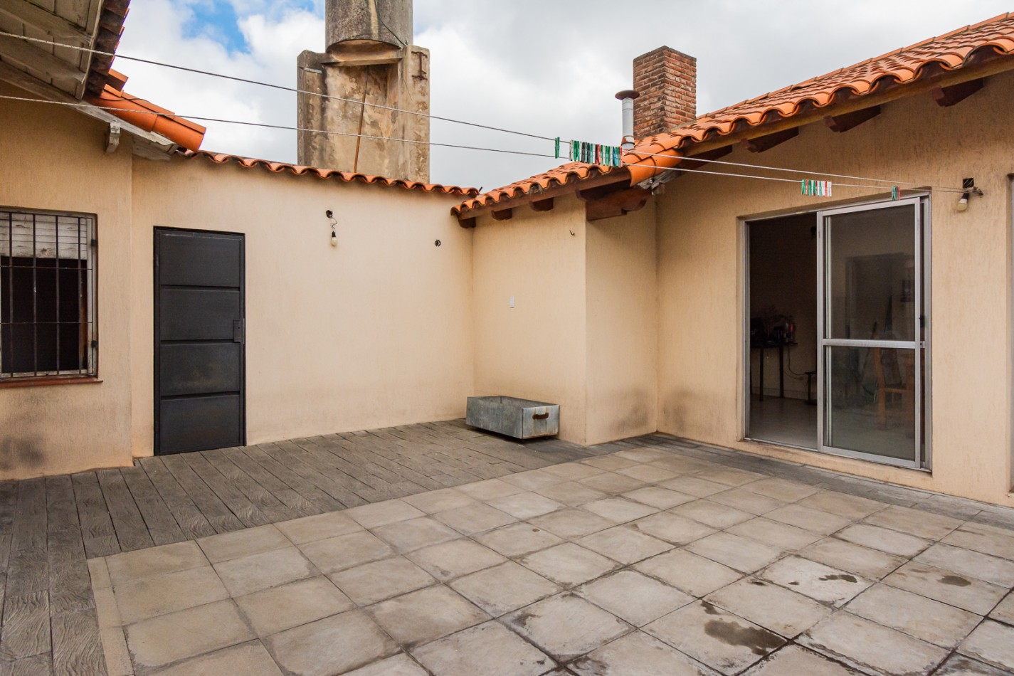 NUEVO VALOR- GRAN OPORTUNIDAD: CASA DE 2 PLANTAS CON LOCAL EN ESQUINA PARA ALQUILAR