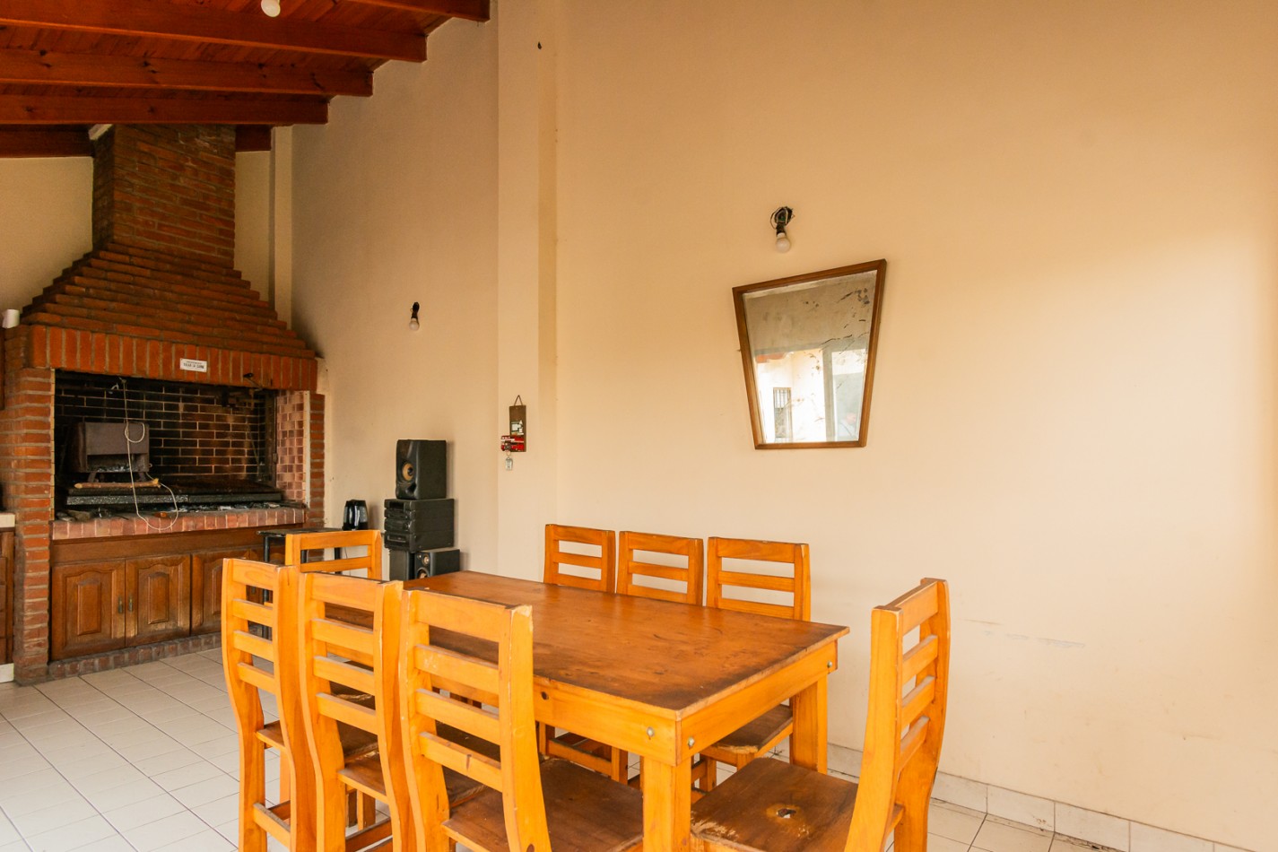 NUEVO VALOR- GRAN OPORTUNIDAD: CASA DE 2 PLANTAS CON LOCAL EN ESQUINA PARA ALQUILAR