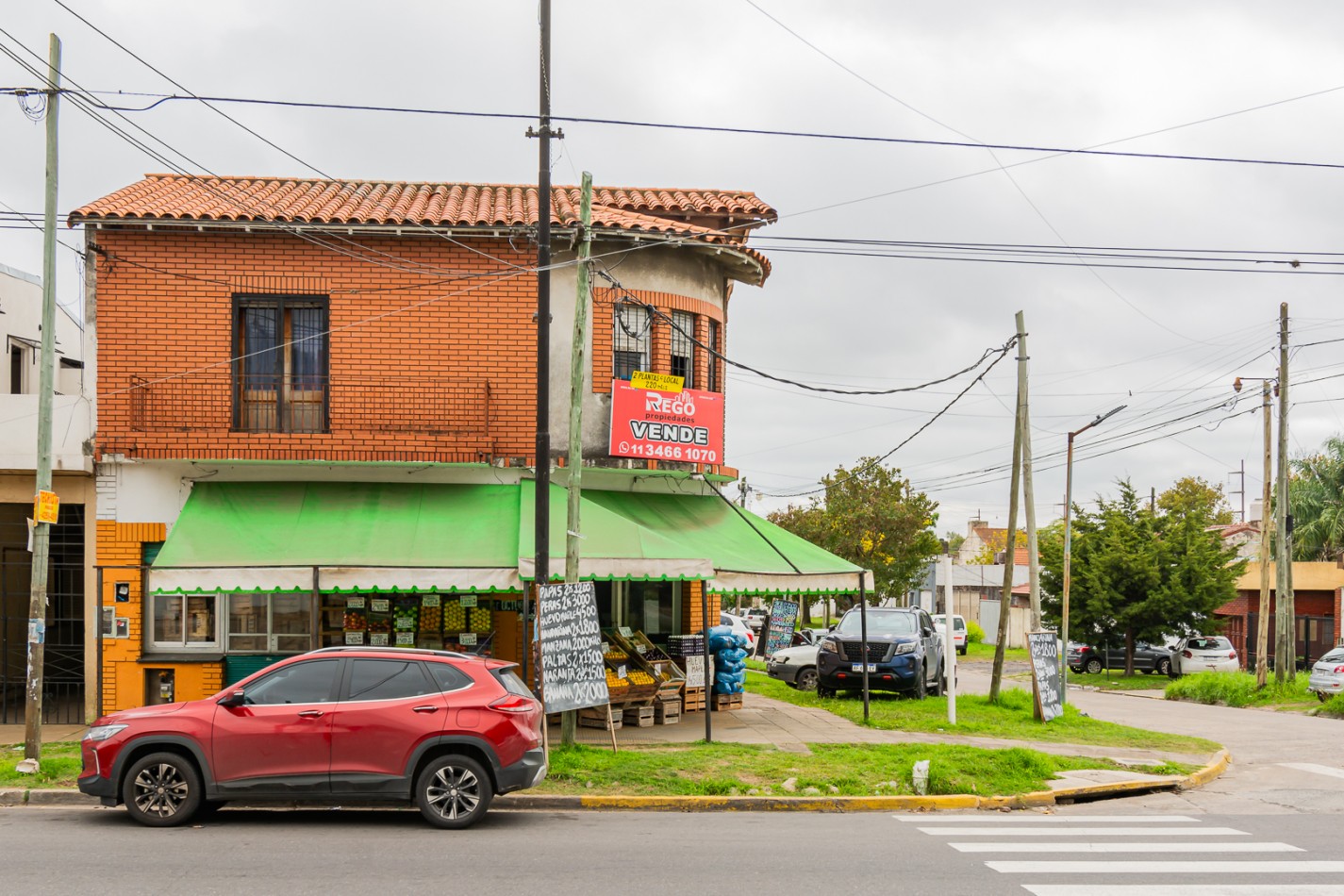 NUEVO VALOR- GRAN OPORTUNIDAD: CASA DE 2 PLANTAS CON LOCAL EN ESQUINA PARA ALQUILAR