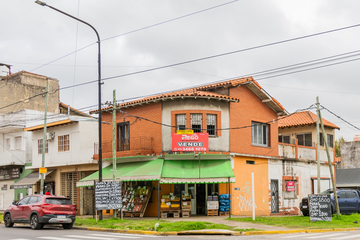 NUEVO VALOR- GRAN OPORTUNIDAD: CASA DE 2 PLANTAS CON LOCAL EN ESQUINA PARA ALQUILAR