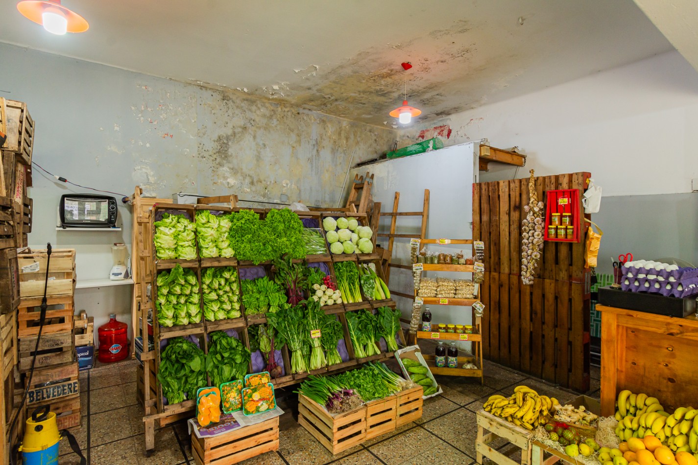 NUEVO VALOR- GRAN OPORTUNIDAD: CASA DE 2 PLANTAS CON LOCAL EN ESQUINA PARA ALQUILAR