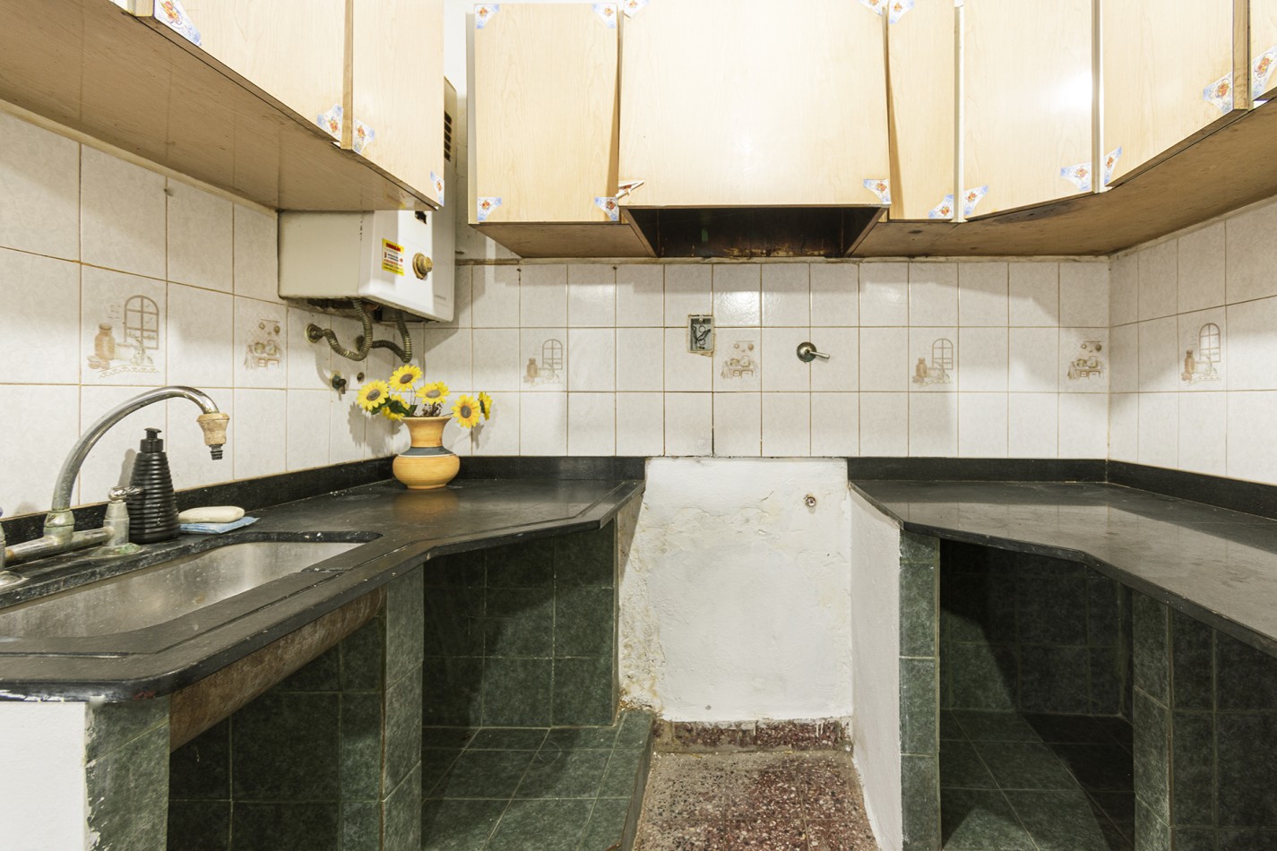VENTA CASA DE 4 AMB. AL FRENTE DE 2 PLANTAS CON GARAGE SIN EXPENSAS