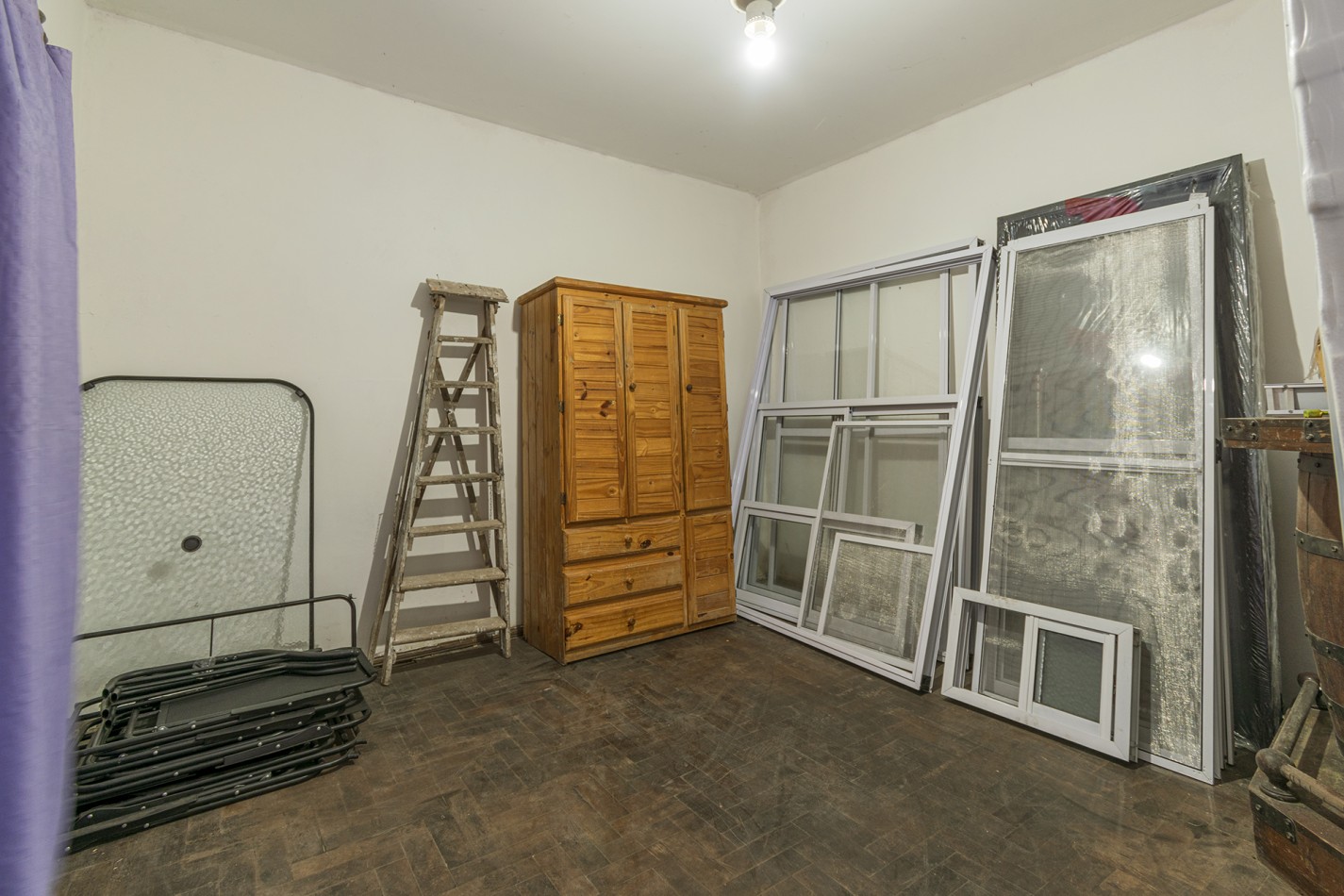 VENTA CASA DE 4 AMB. AL FRENTE DE 2 PLANTAS CON GARAGE SIN EXPENSAS