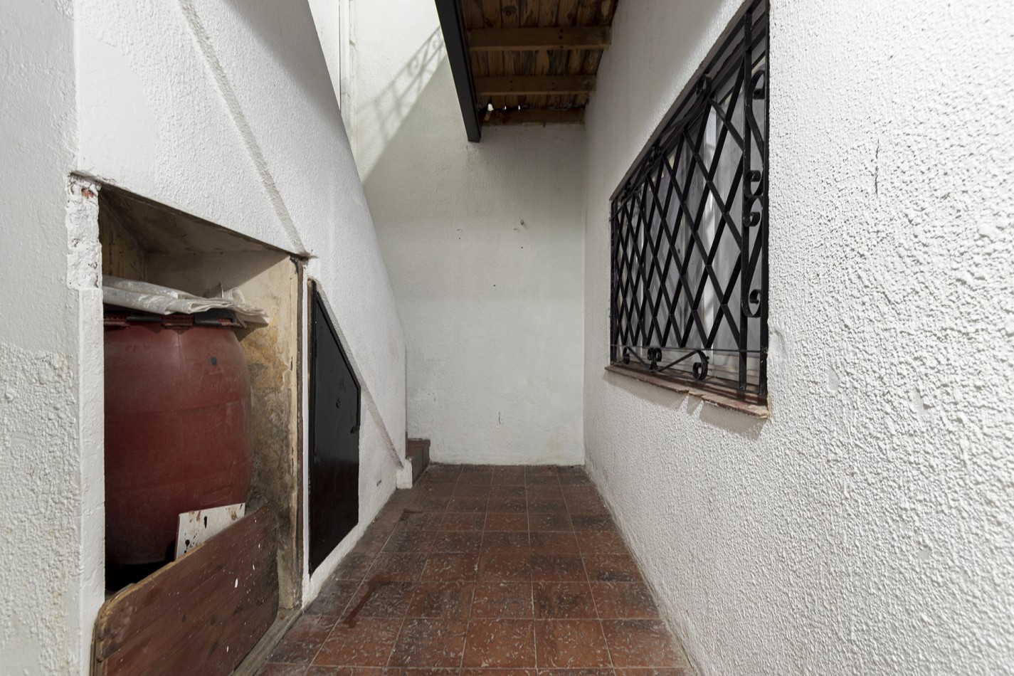 VENTA CASA DE 4 AMB. AL FRENTE DE 2 PLANTAS CON GARAGE SIN EXPENSAS