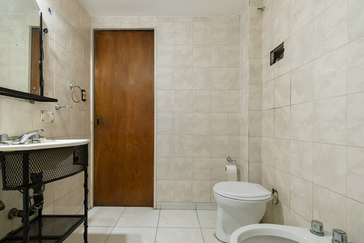 VENTA CASA DE 4 AMB. AL FRENTE DE 2 PLANTAS CON GARAGE SIN EXPENSAS