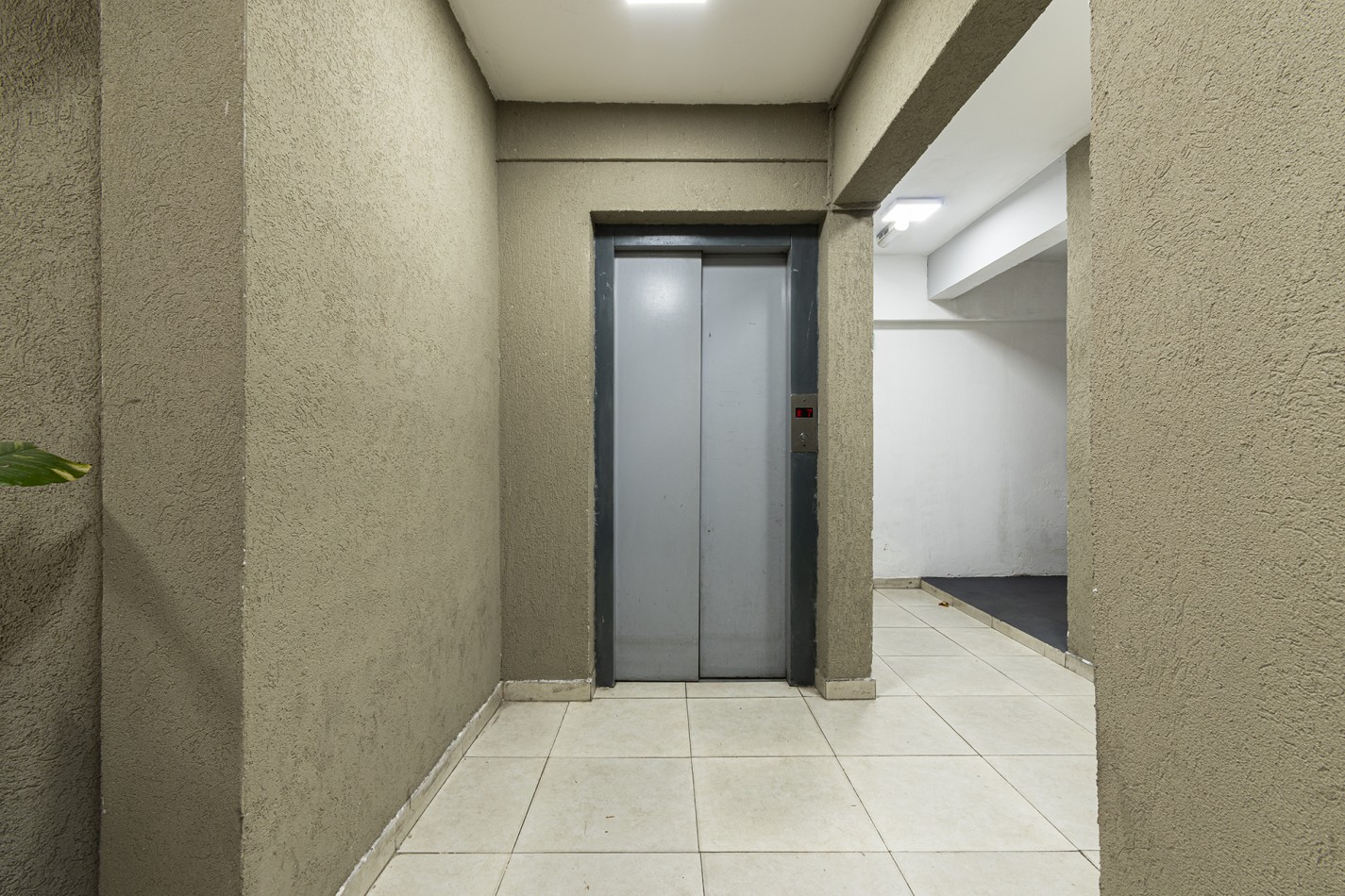 DEPARTAMENTO EN DUPLEX - C/COCHERA CUBIERTA Y PARRILLA