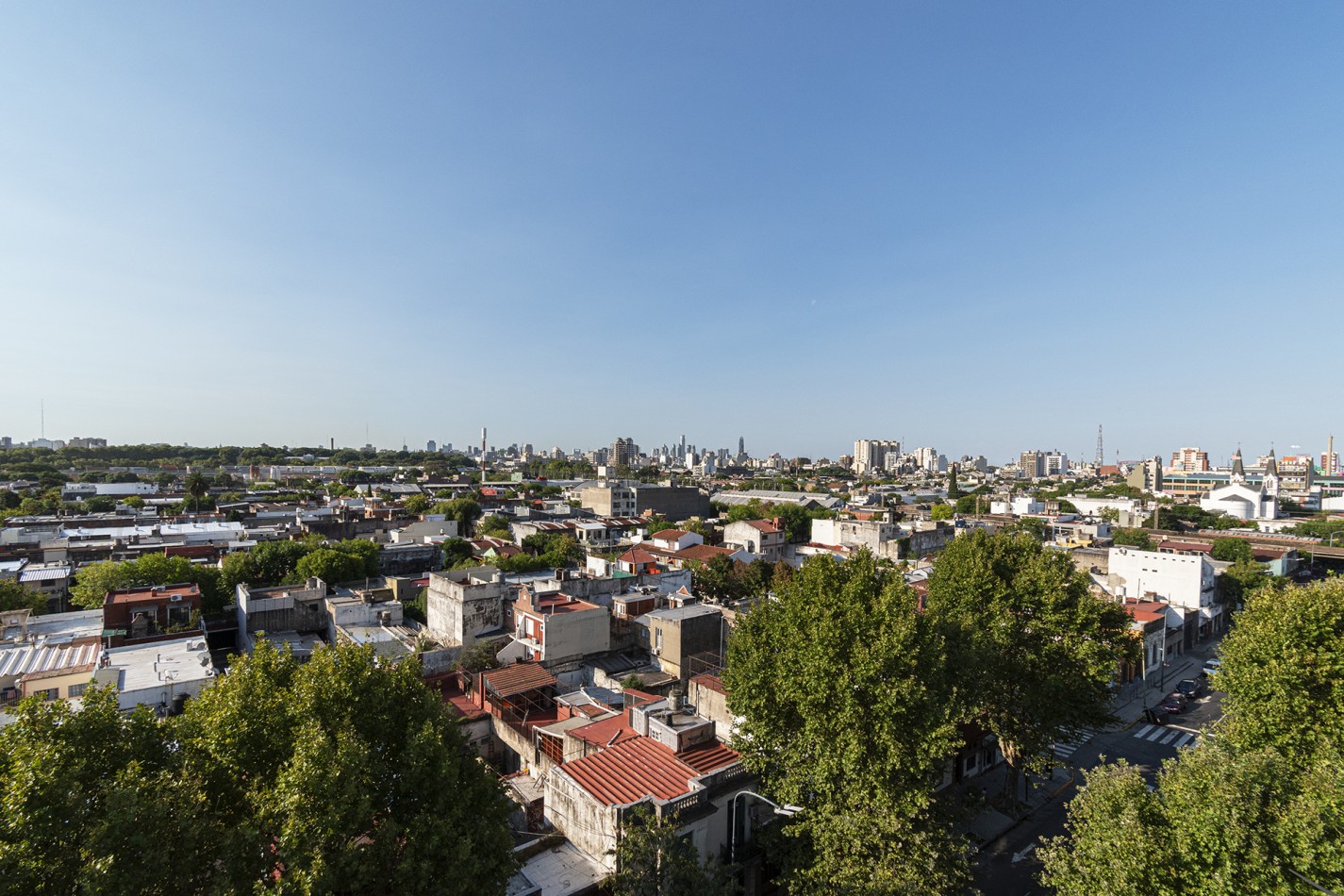 DEPARTAMENTO EN DUPLEX - C/COCHERA CUBIERTA Y PARRILLA