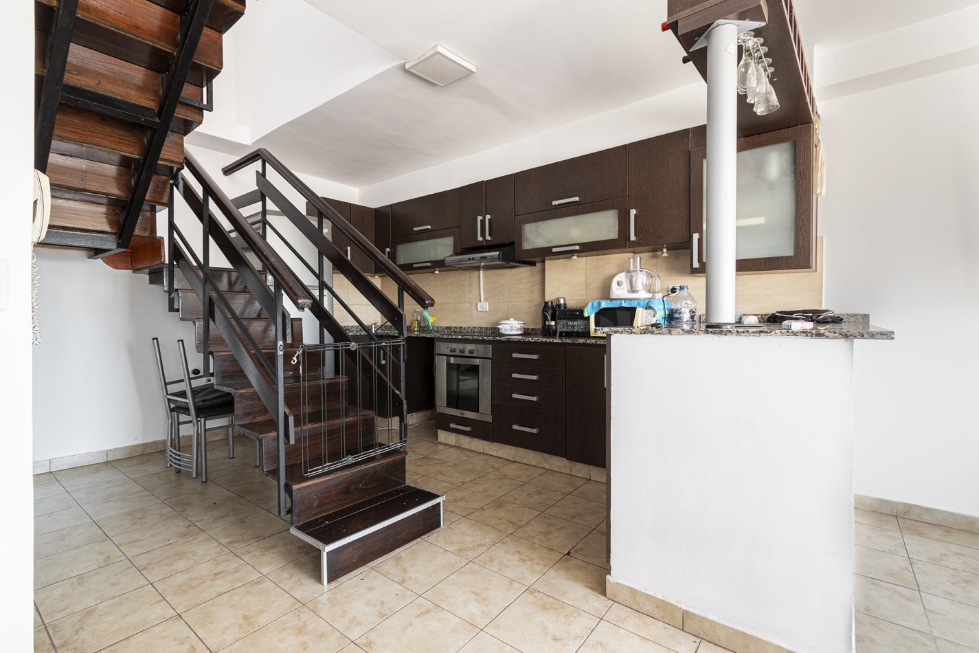 DEPARTAMENTO EN DUPLEX - C/COCHERA CUBIERTA Y PARRILLA