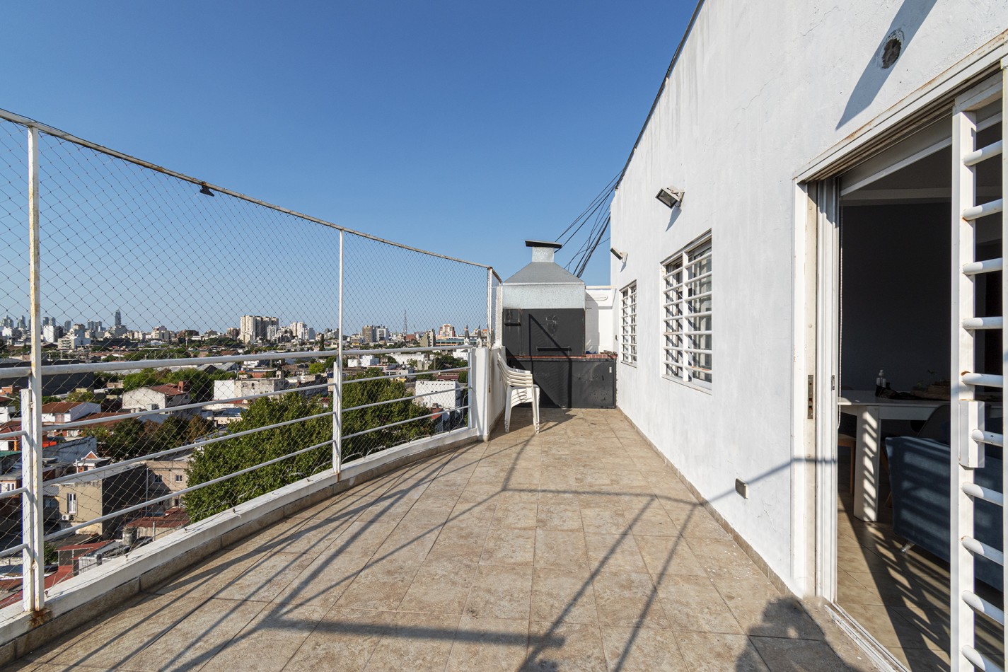 DEPARTAMENTO EN DUPLEX - C/COCHERA CUBIERTA Y PARRILLA