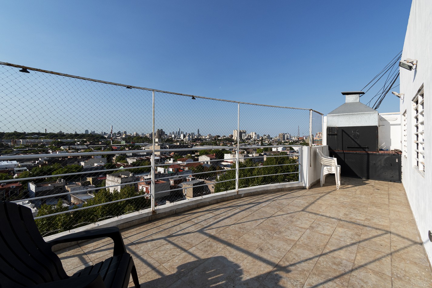 DEPARTAMENTO EN DUPLEX - C/COCHERA CUBIERTA Y PARRILLA