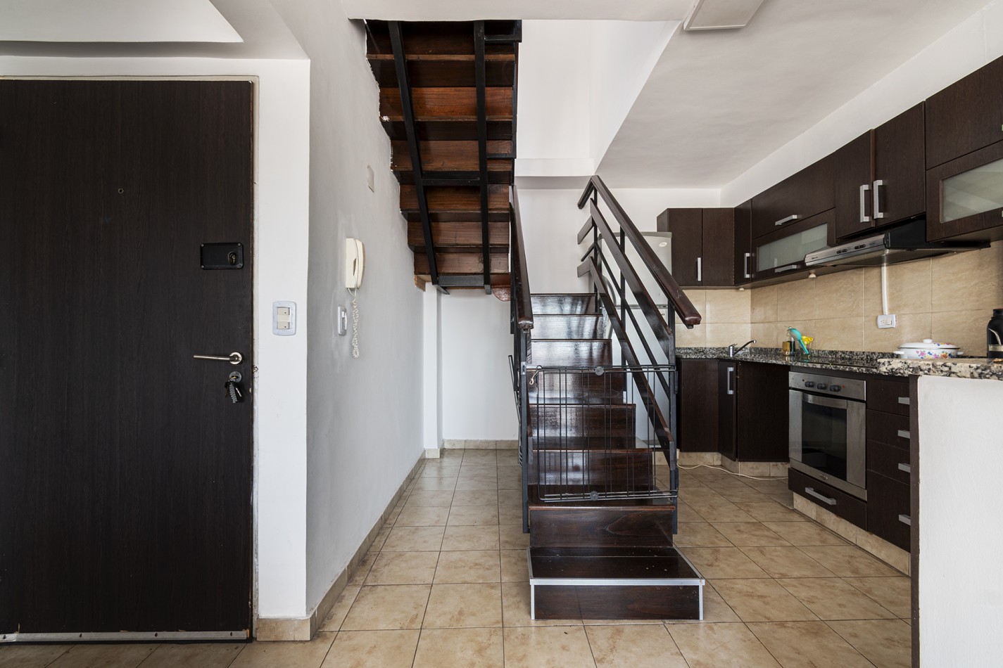 DEPARTAMENTO EN DUPLEX - C/COCHERA CUBIERTA Y PARRILLA