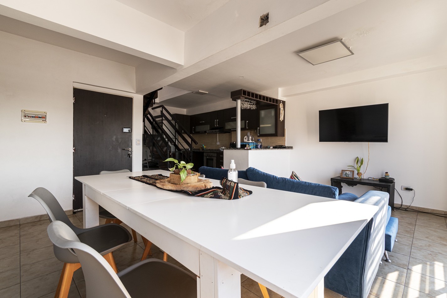 DEPARTAMENTO EN DUPLEX - C/COCHERA CUBIERTA Y PARRILLA