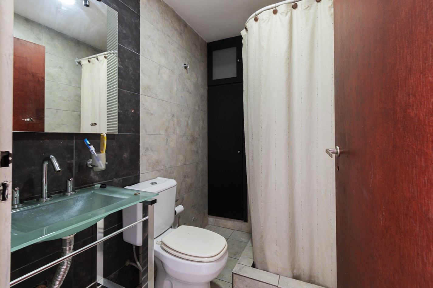DEPARTAMENTO EN DUPLEX - C/COCHERA CUBIERTA Y PARRILLA