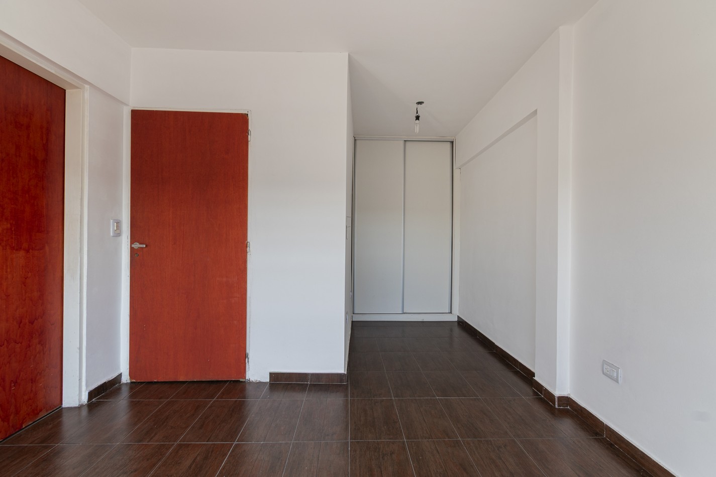 DEPARTAMENTO EN DUPLEX - C/COCHERA CUBIERTA Y PARRILLA