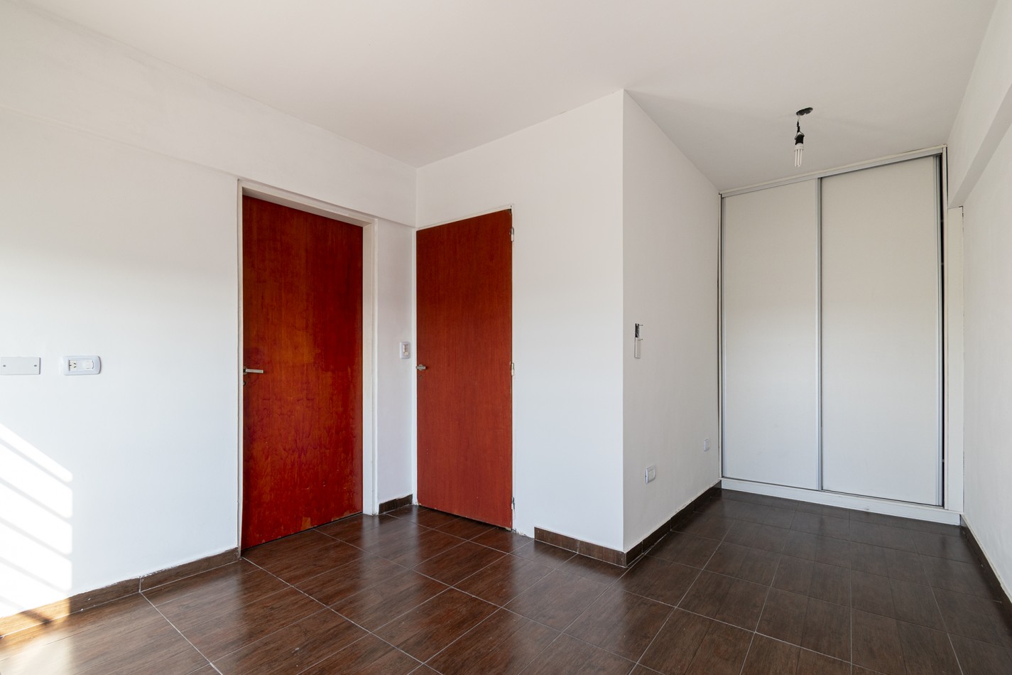 DEPARTAMENTO EN DUPLEX - C/COCHERA CUBIERTA Y PARRILLA