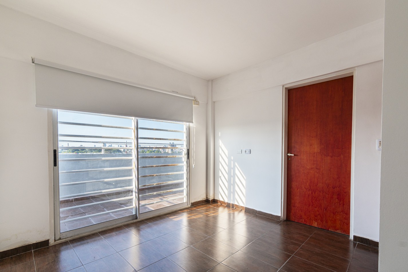 DEPARTAMENTO EN DUPLEX - C/COCHERA CUBIERTA Y PARRILLA