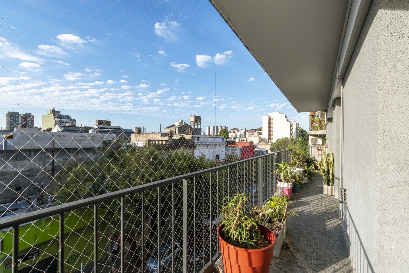 DEPARTAMENTO 5 AMB- CON BALCON AL FRENTE -SUM Y TERRAZA