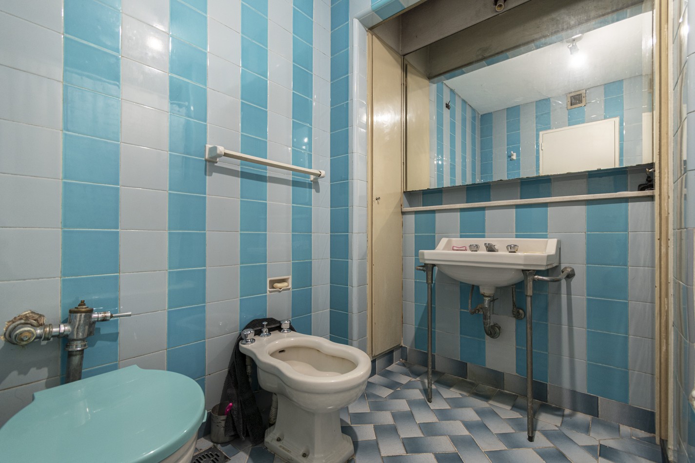 DEPARTAMENTO 5 AMB- CON BALCON AL FRENTE -SUM Y TERRAZA