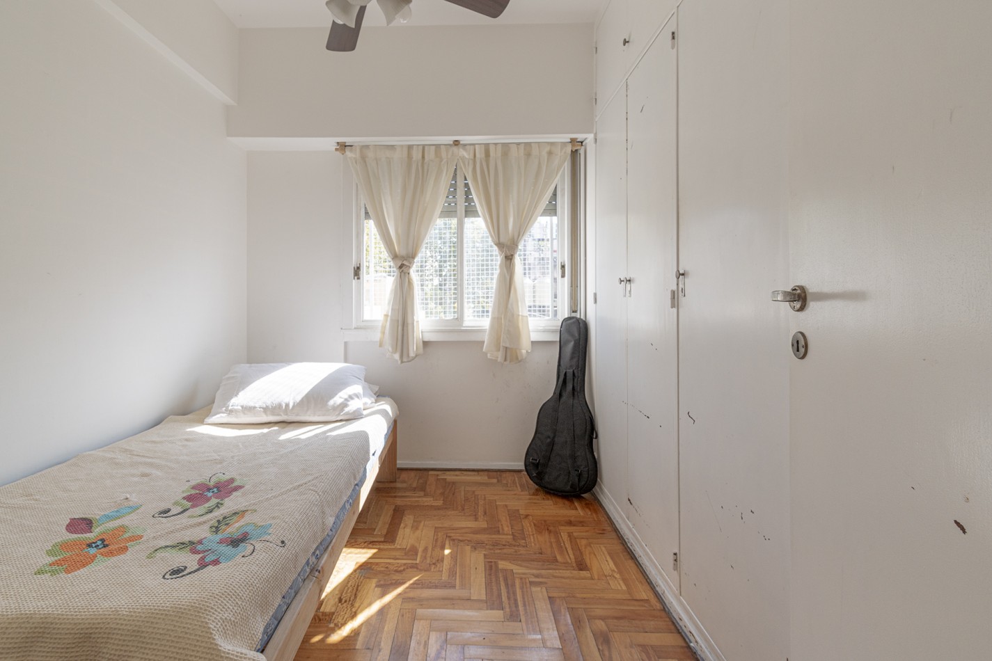 VENTA DEPARTAMENTO 4 AMBIENTES CON BALCON UBICADO EN BARRACAS