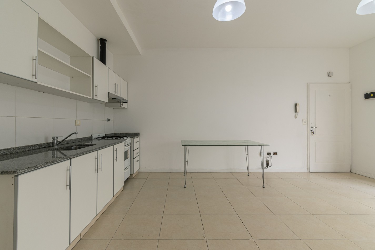 DEPARTAMENTO 2 AMB EN PB -CON COCHERA Y PATIO