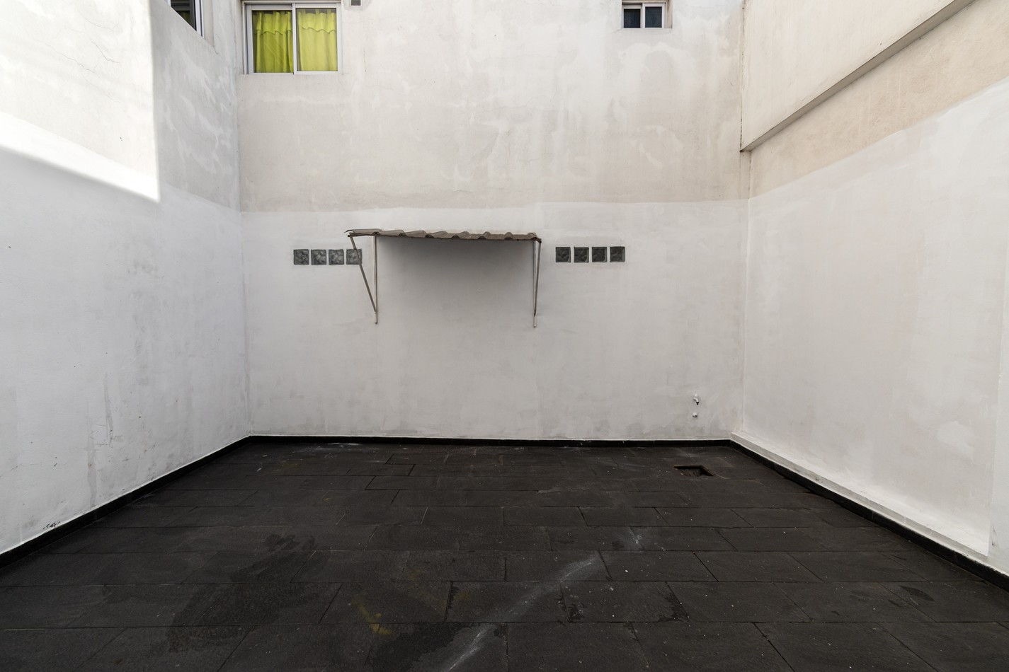 DEPARTAMENTO 2 AMB EN PB -CON COCHERA Y PATIO