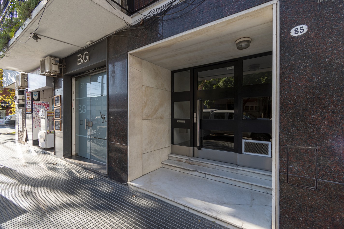 Excelente Departamento 4 ambientes en altura con cochera - Avellaneda Centro.