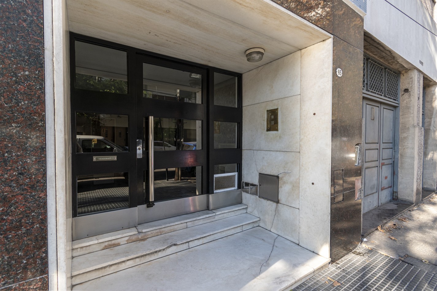 Excelente Departamento 4 ambientes en altura con cochera - Avellaneda Centro.