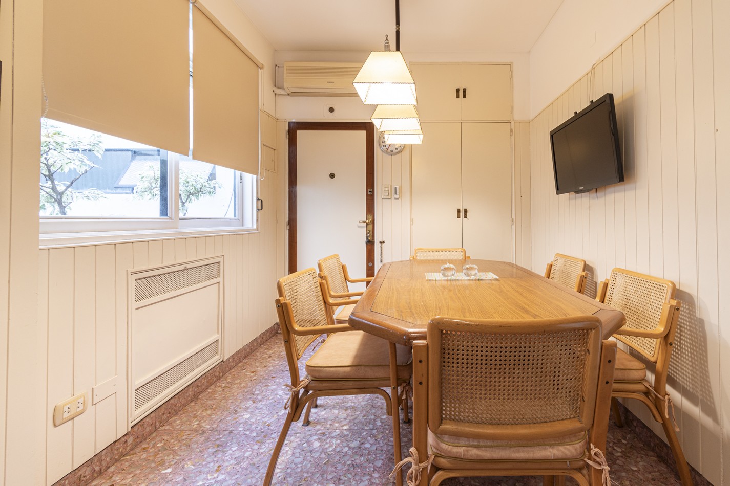 Excelente Departamento 4 ambientes en altura con cochera - Avellaneda Centro.