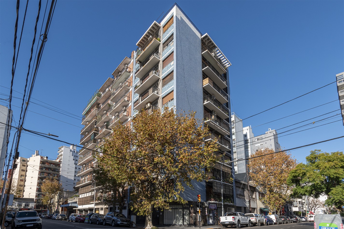 Excelente Departamento 4 ambientes en altura con cochera - Avellaneda Centro.