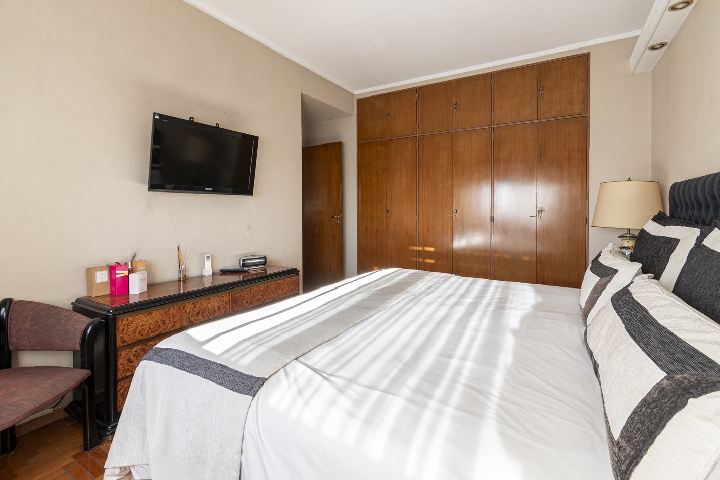 Excelente Departamento 4 ambientes en altura con cochera - Avellaneda Centro.
