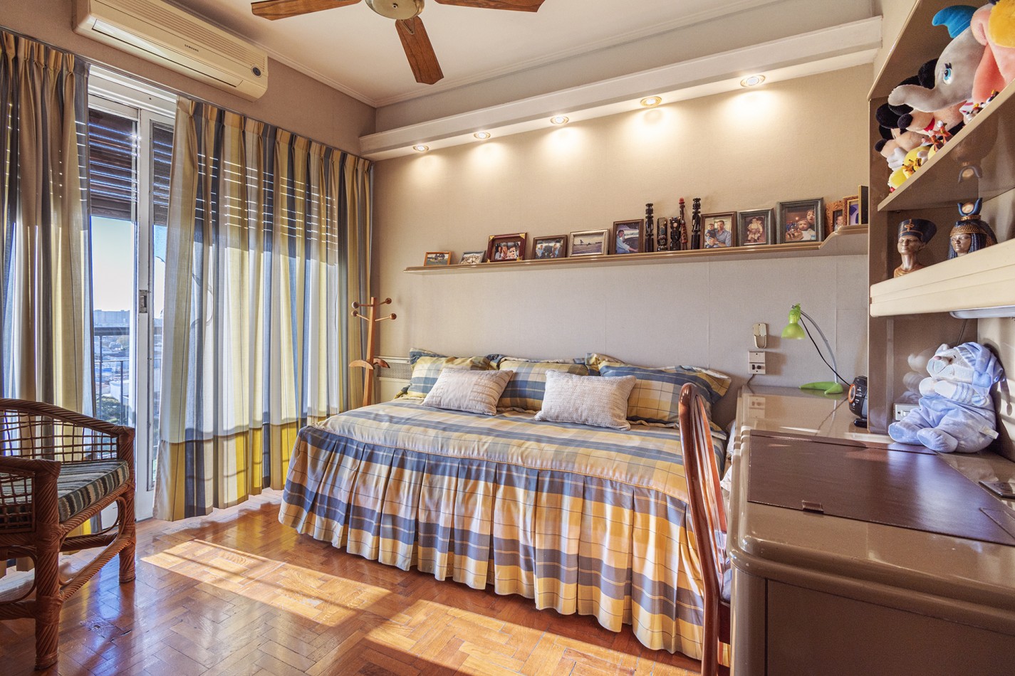 Excelente Departamento 4 ambientes en altura con cochera - Avellaneda Centro.