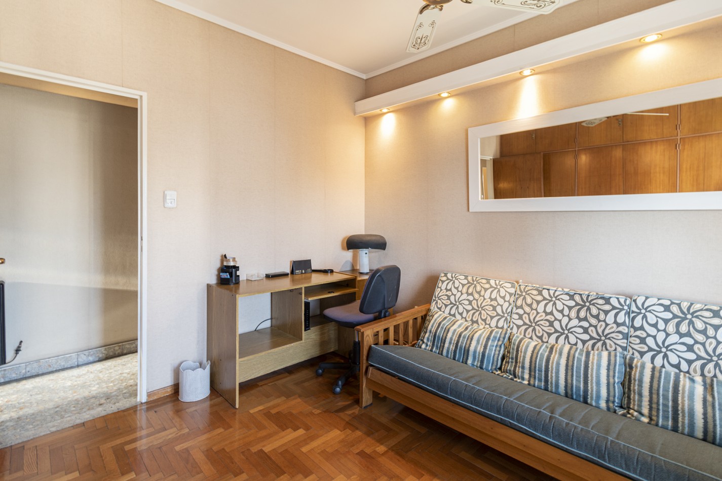 Excelente Departamento 4 ambientes en altura con cochera - Avellaneda Centro.