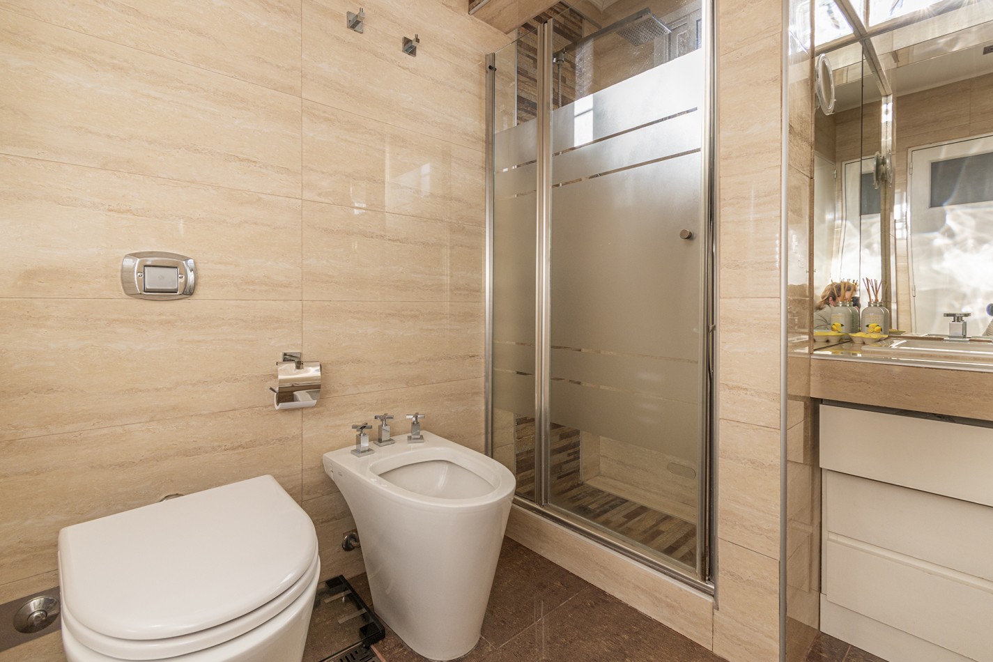 Excelente Departamento 4 ambientes en altura con cochera - Avellaneda Centro.