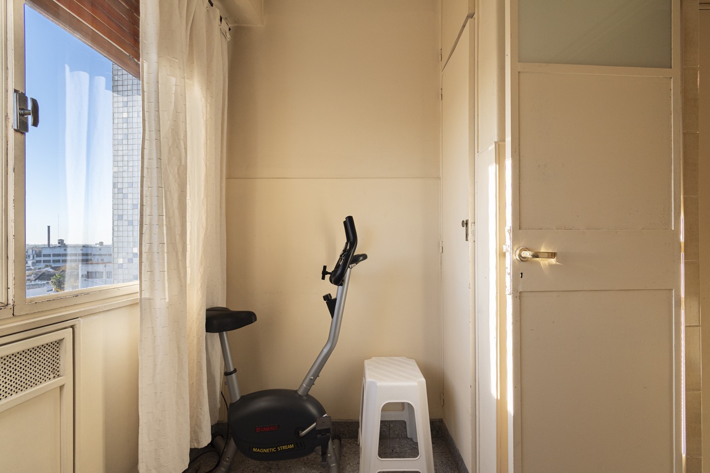 Excelente Departamento 4 ambientes en altura con cochera - Avellaneda Centro.