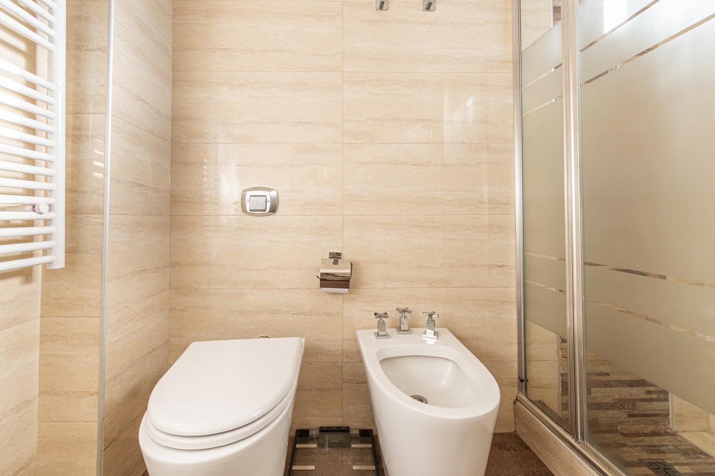Excelente Departamento 4 ambientes en altura con cochera - Avellaneda Centro.