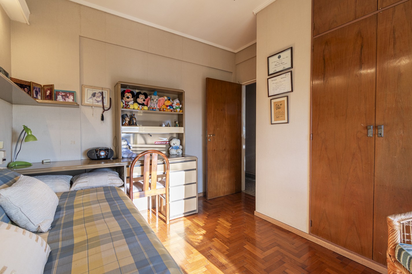 Excelente Departamento 4 ambientes en altura con cochera - Avellaneda Centro.