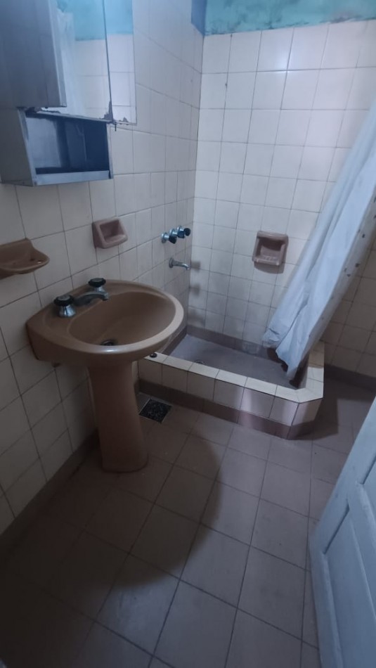 VENTA GRAN OPORTUNIDAD "CASA DE 4 AMB CON PATIO Y GARAGE"