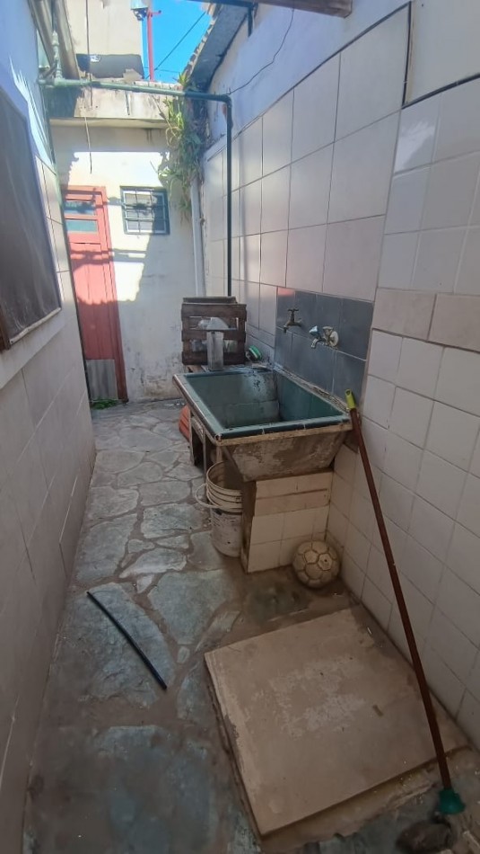 VENTA GRAN OPORTUNIDAD "CASA DE 4 AMB CON PATIO Y GARAGE"