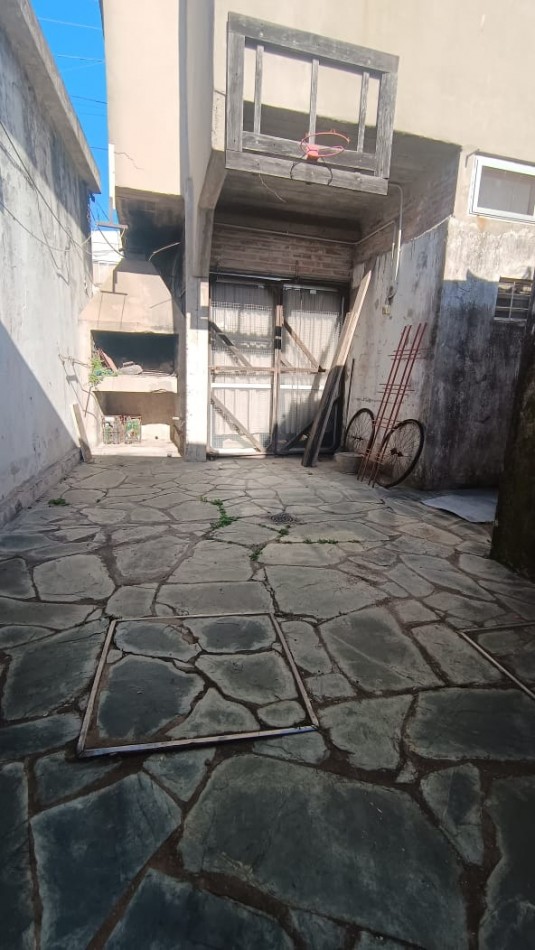 VENTA GRAN OPORTUNIDAD "CASA DE 4 AMB CON PATIO Y GARAGE"