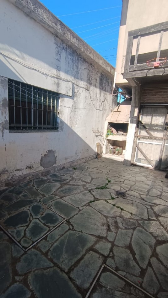 VENTA GRAN OPORTUNIDAD "CASA DE 4 AMB CON PATIO Y GARAGE"